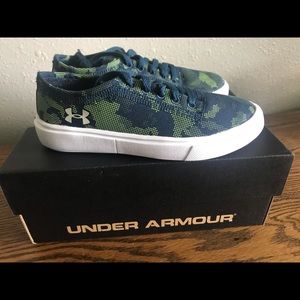 NWT Toddler boys sneakers
